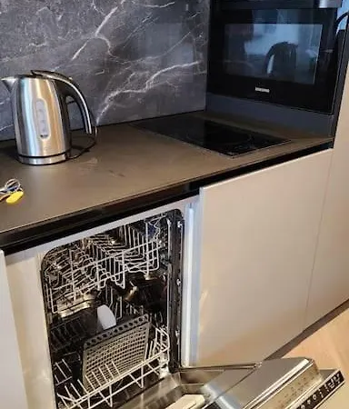 Happy Exclusive Studio, Self Check In, Parking Апартаменты *